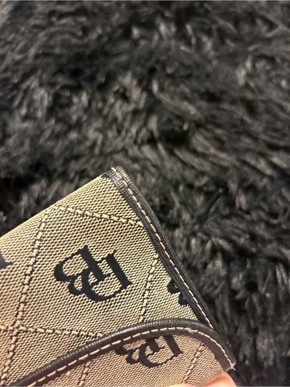 Dooney & Bourke classic dooney